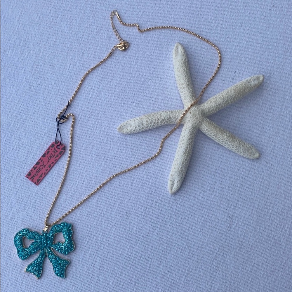 Betsey Johnson Bow Necklace 🎁